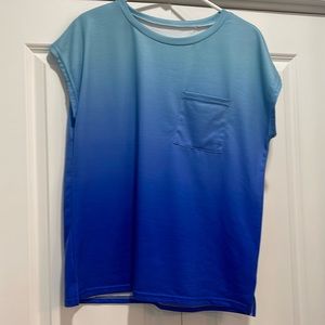 Women’s short sleeve top with front pocket